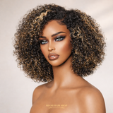 Perruque Courte Bouclée Sans Colle – Raie à Gauche Chatain Méché